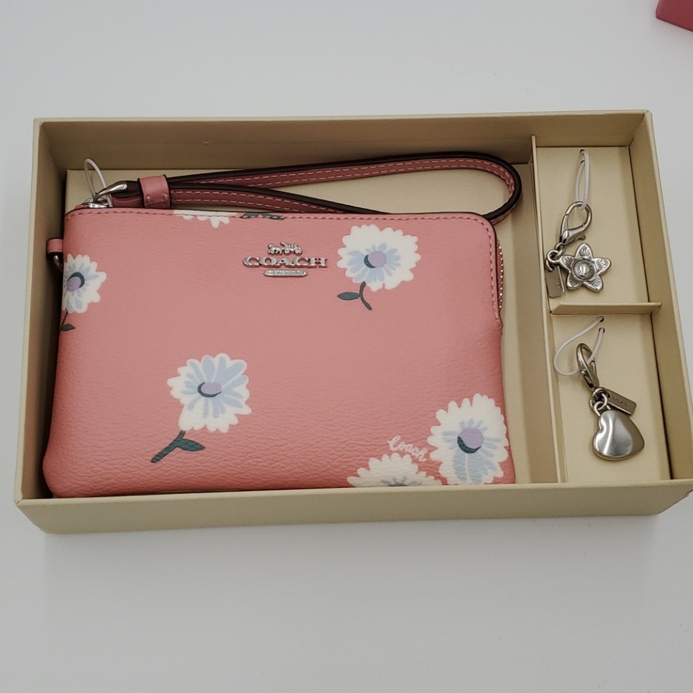 Coach Box Daisy Corner Zip w/ Charms - Picture 2 of 7